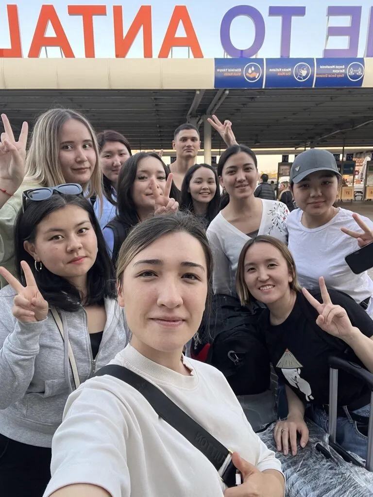 Группа кандидатов в аэропорту